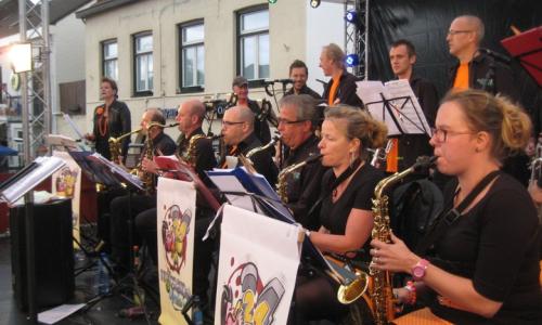 Swingende afsluiter met live muziek van Dial 24