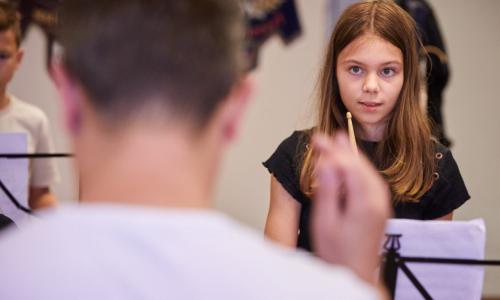 Muziekverenigingen Someren en RICK tekenen overeenkomst voor muzieklessen