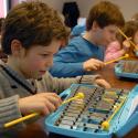 Wist jij al dat je LEVENSLANG plezier hebt van een cursus Muziekwinkel? Muzikale vorming maakt kinderen SLIM!