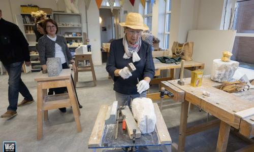 90 jaar én nog altijd actief in steen en klei